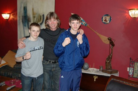 Слева направо: Билли Доус, тренер Михаил Козловский, Люк Кэмпбелл
